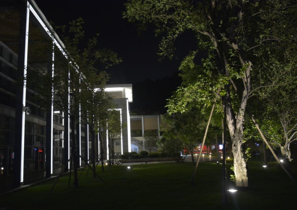 IK08 LED Linear Strip Light Commercial IP66 Ingress Protection