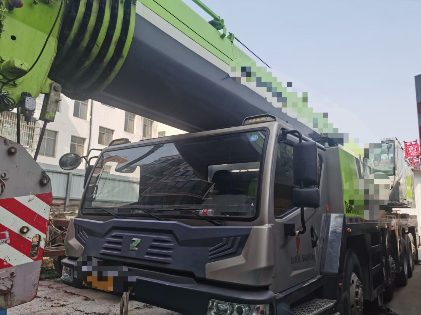 130ton Maximum Lifting Height 63m Total Weight Boom Truck Crane Trucks Mobile Crane ZTC1300v653 Official with Green Color