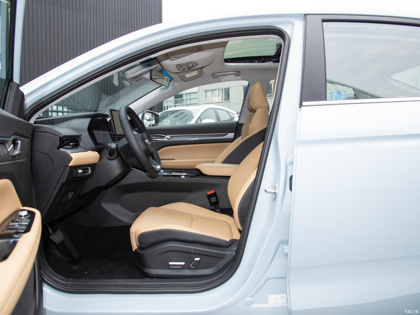 2023 Geely DH L Hip Champion 1.5TD-DHT Pro PHEV Sedan Length*Width*Height mm 4735*1815*1495 Max Speed 230km/h Energy Vehicles