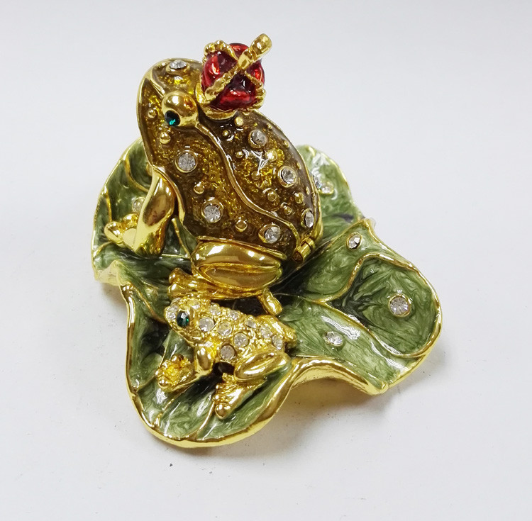 Leaves the frog shape trinket box with rhinestone for lovely jewelry box