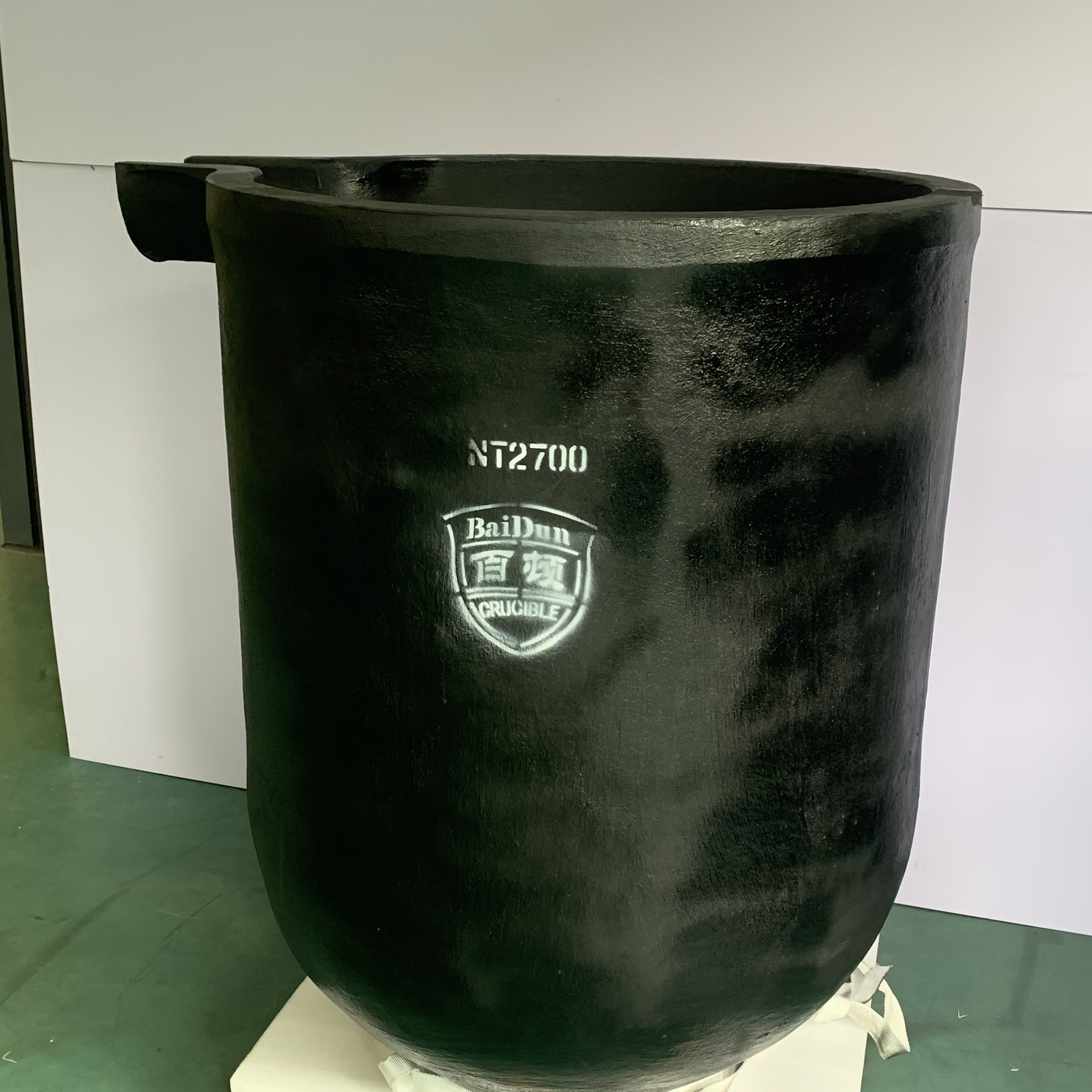 Silicon Carbide Graphite Pouring Nozzle Crucible Metal Melting High Thermal Conductivity