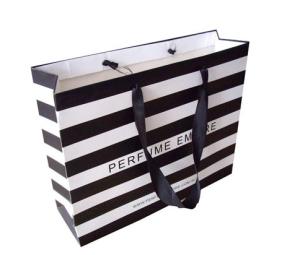 China Customed made apparel carrier paper bags factory