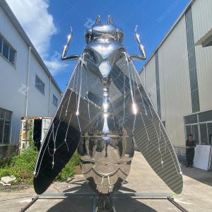 China Outdoor Stainless Steel Bee Sculpture With Highly Mirror Polished Finish factory
