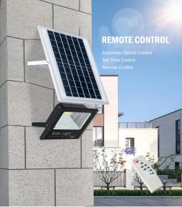 China Commercial 100LM/W LED Solar Flood Lights 30w 50w IP67 Automatic Control factory