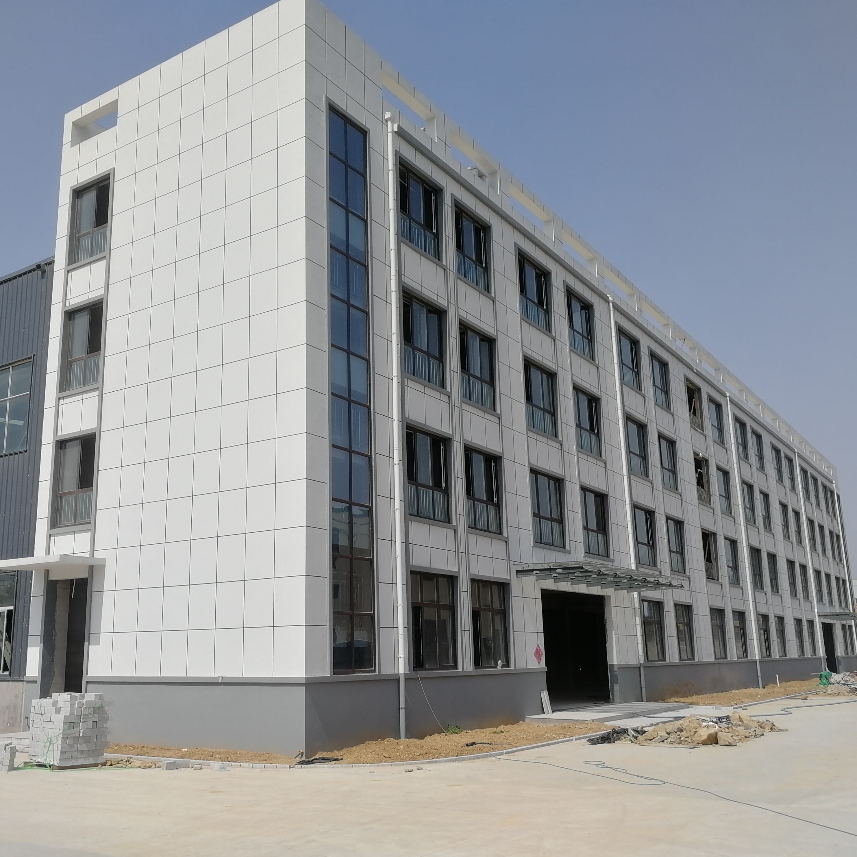 China Prefab Multi Storey Steel Frame Construction for Warehouses factory