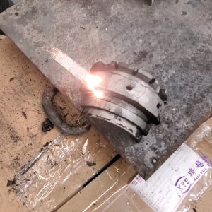 Powerful 100W/200W Industrial Laser Cleaner for Portable Handheld Rust Removal