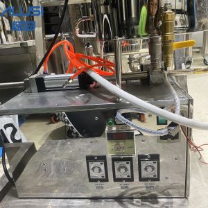 Semi Automatic Lipstick Filling Machine Heating Mixing Filling Machine 16000BPH