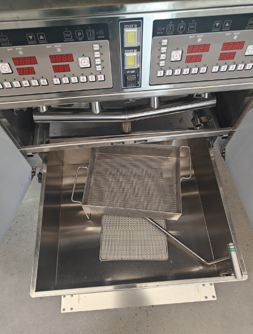 Four Pots Four Baskets With Oil Filter System 304SUS Ventless Deep Kfc Chips Electric Chips Open Chips Fryer For Cooking Machine