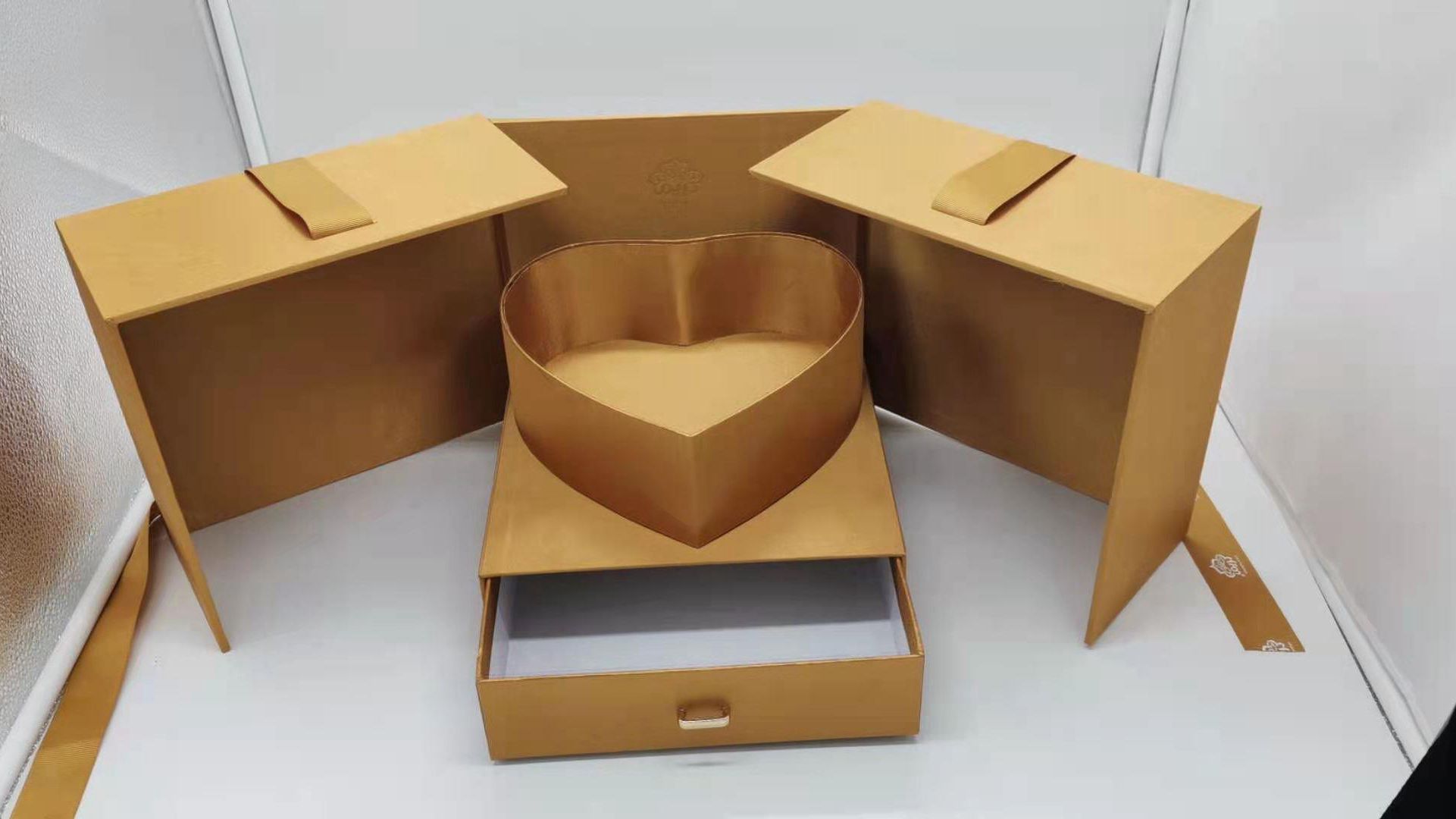 Biodegradable 6x4x2 Shipping Boxes Perfume Packaging Custom For Business