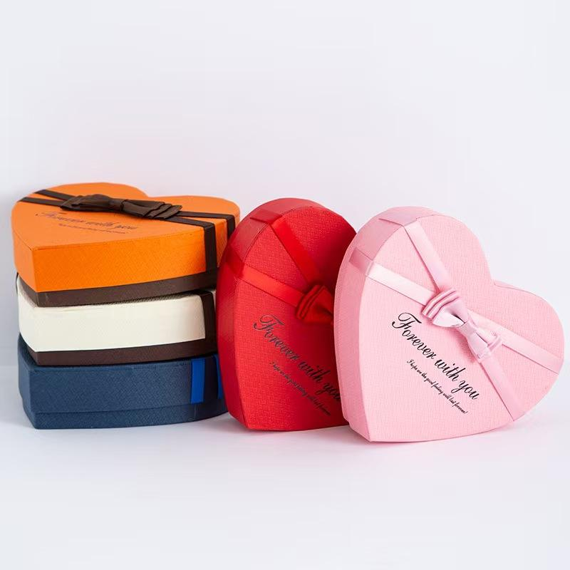Handmade Custom Logo Paper Cardboard Valentine Heart Chocolate Box Packaging With Divider