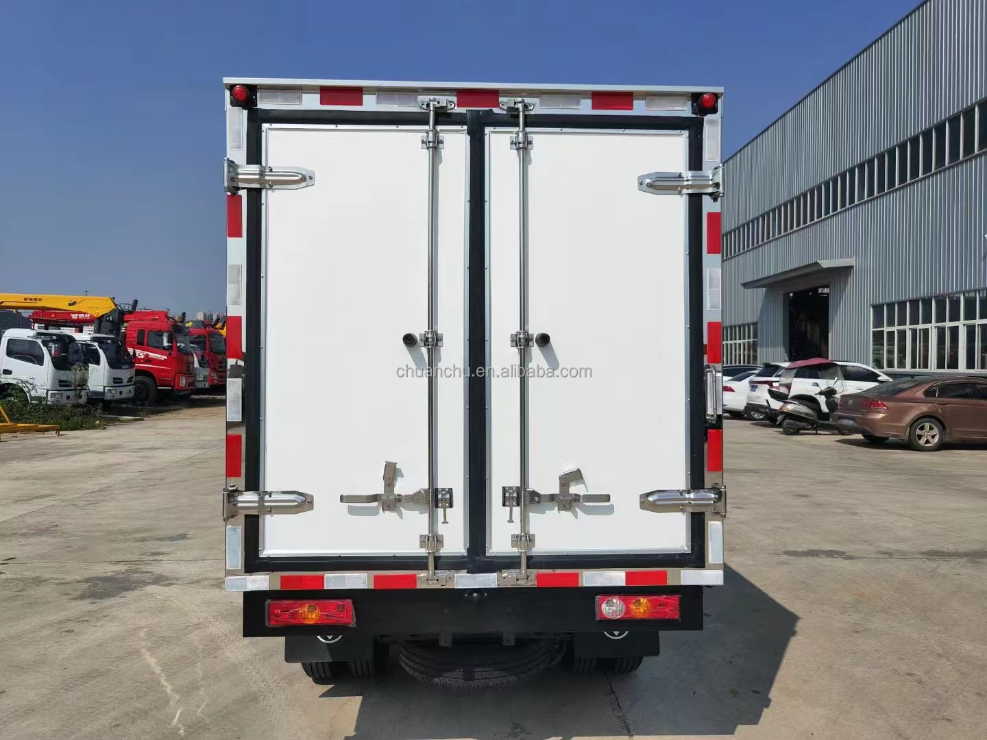Fuel Type Gasoline Refrigerated Box Truck For Transportation Mobile Freezer Truck