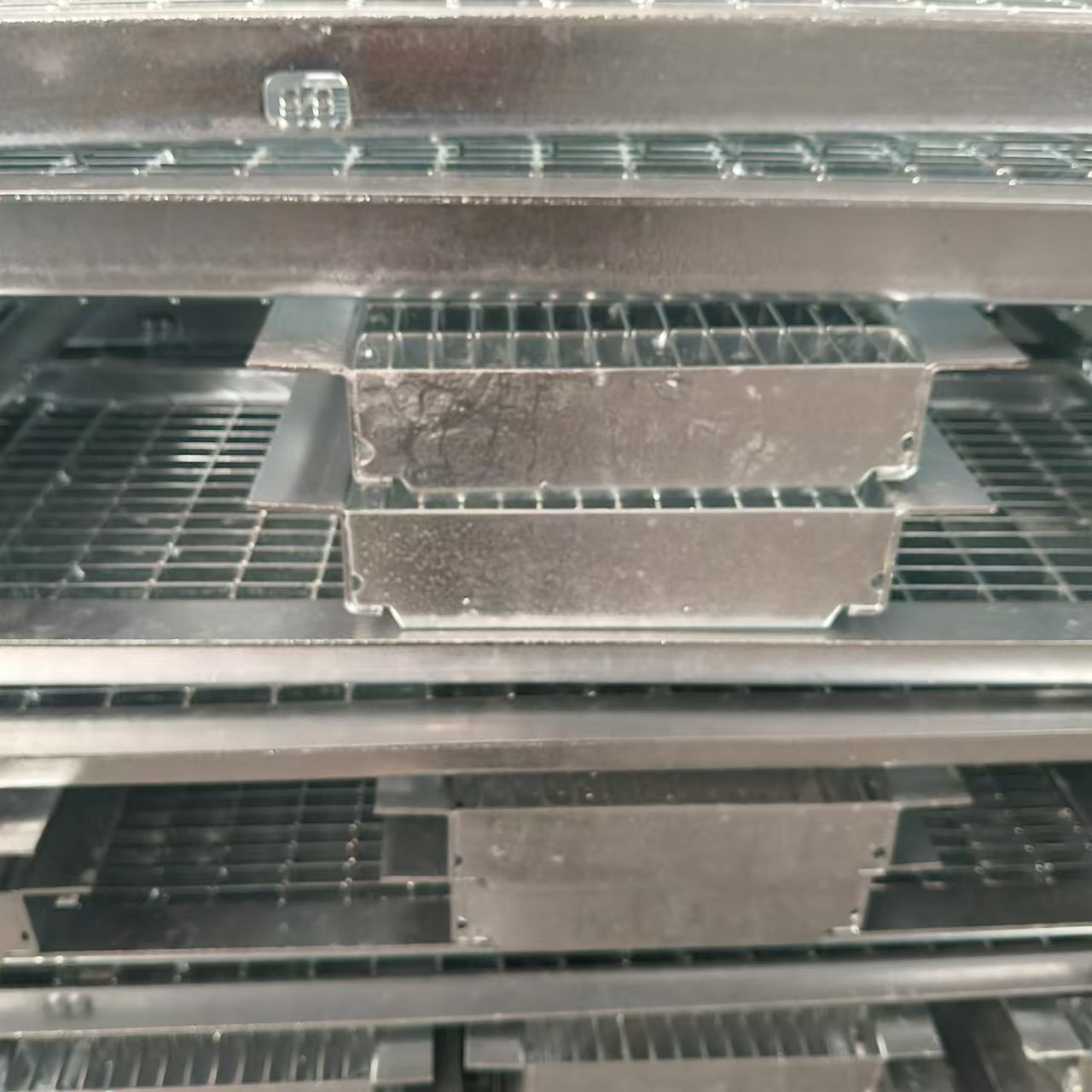 Hot Dip Galvanized Steel Grating Corrosion-Resistant Ventilation Protective Surface Warehouse Building Floor