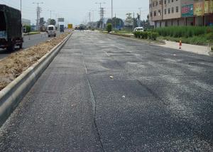 China High Tensile Strength Fiberglass Geogrid 50KN/M for Road Bed , Black factory