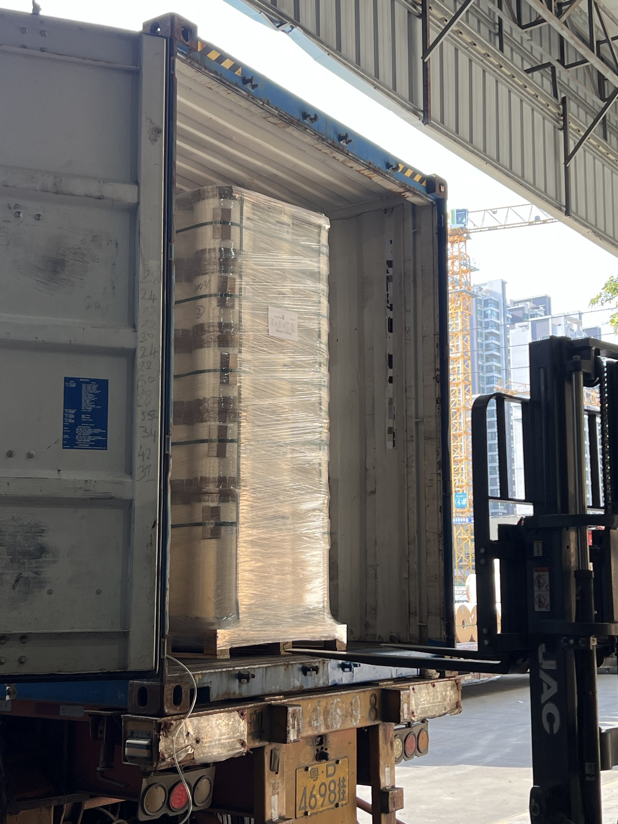 China BOPP Or Polyester PET Book Laminating Film with Soft Hardness and 50m to 4500m Roll Length for Thermal Lamination factory