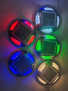 China Outdoor Multicolor IP65 Waterproof Solar Powered RGB LED Garden Lights Patio Courtyard Lamp factory