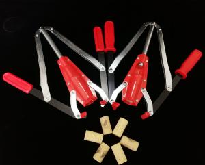 China Strong Manual Wine Corking Machine , Metal Wine Corkers Equipment With Two Lever factory