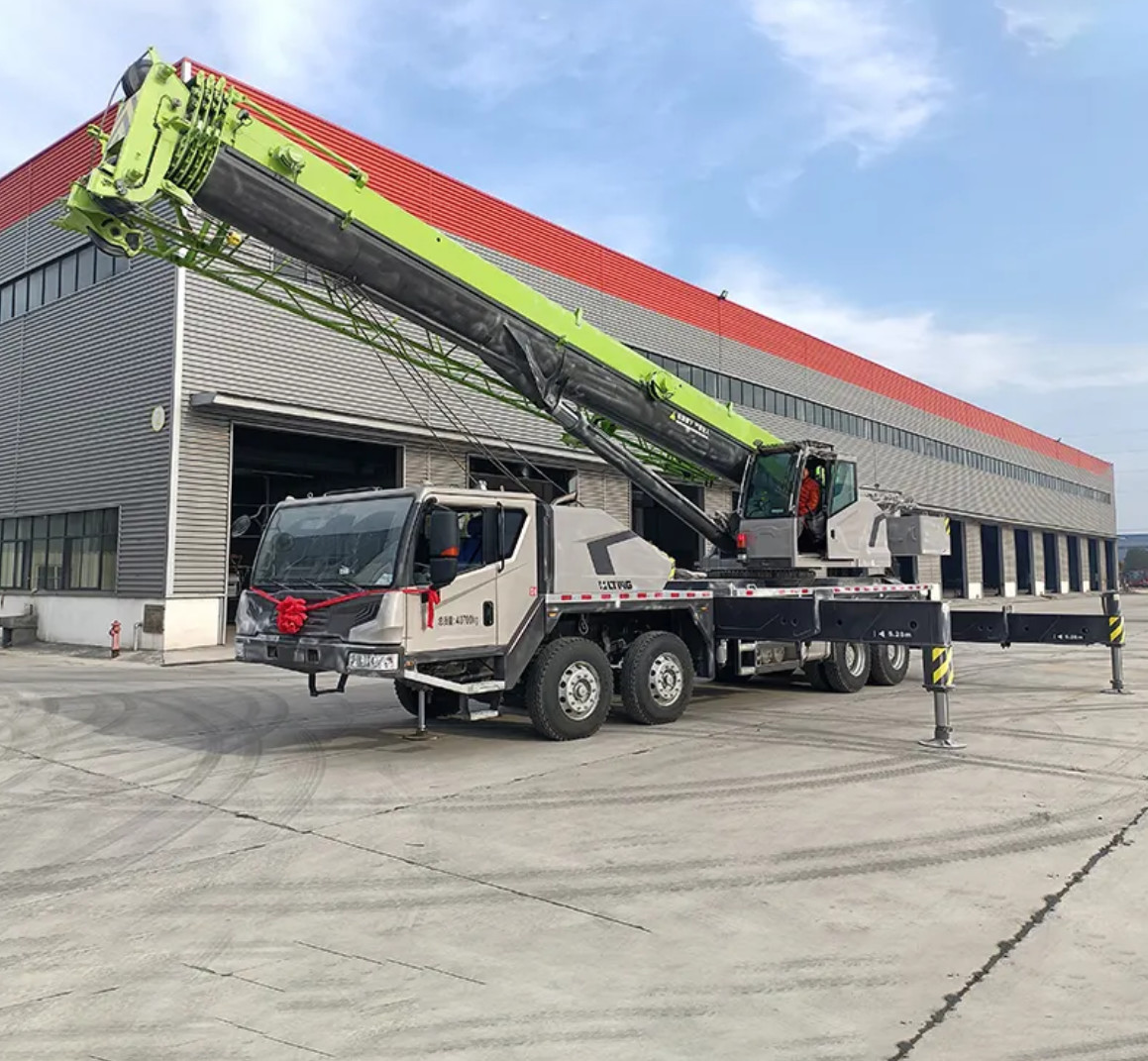 China Famous Brand Earthmoving Machinery Wheeled Mobile Zoomlion Crane 50 Tons Crane Truck