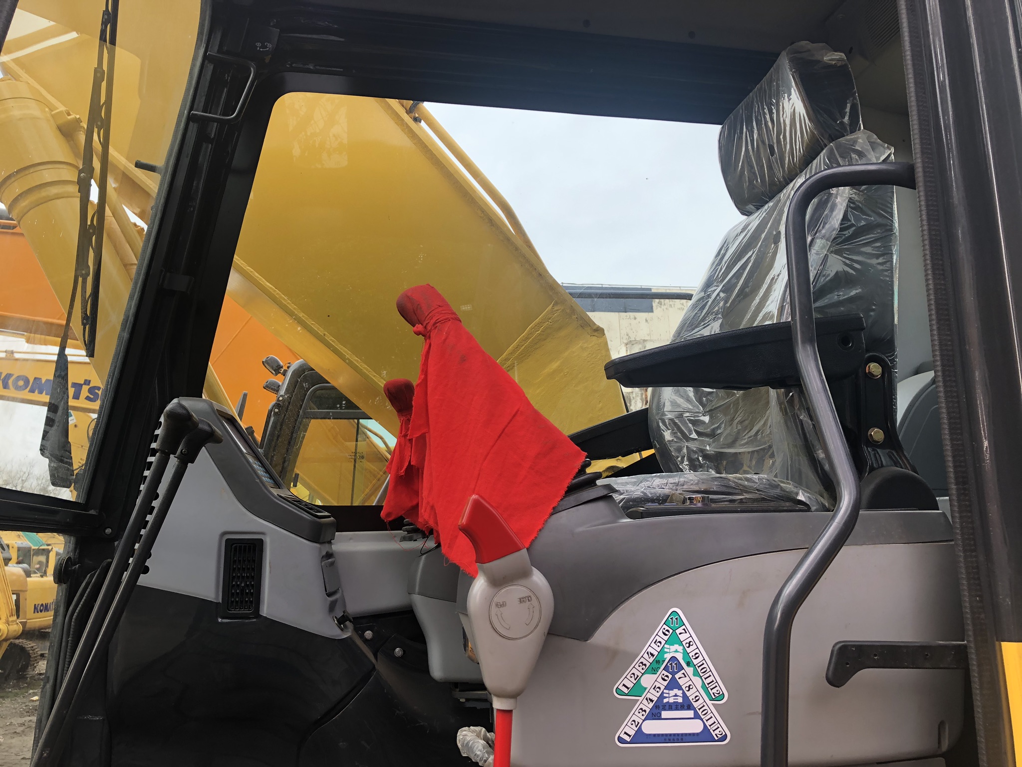 Used excavator 20 30 40ton Komatsu excavator PC300 PC200 PC400 in anhui
