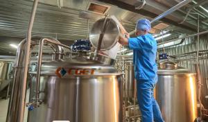 China SUS 304 Craft Beer Brewing Equipment 2000L Brewing System With ISO CE Certificated factory