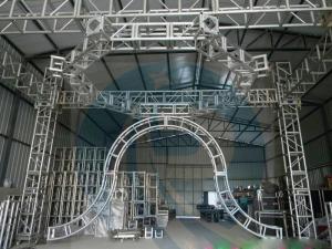 China Silver 50x3mm Tube 5M Diameter Aluminum Stage Lighting Truss System Can Be Choose For Different Kinds Of Events factory