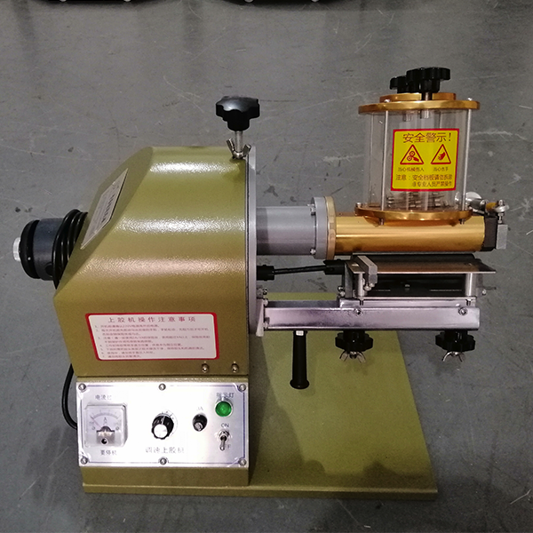High Precision Leather Gluing Machine Easy Maintenance Seal Type Cementing Machine