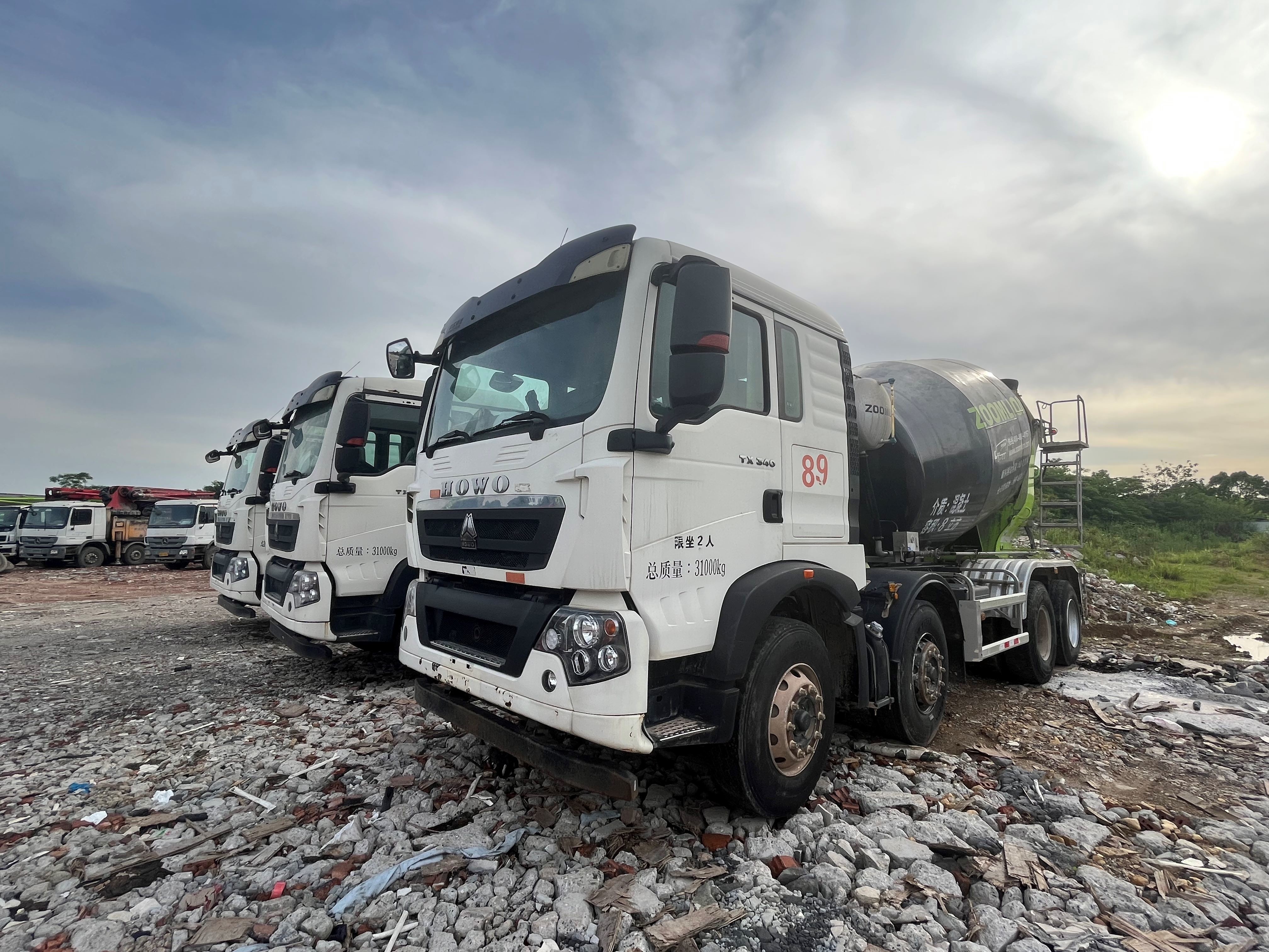 Sell 2020 years concrete mixer truck country six emission standards using HOWo chassis