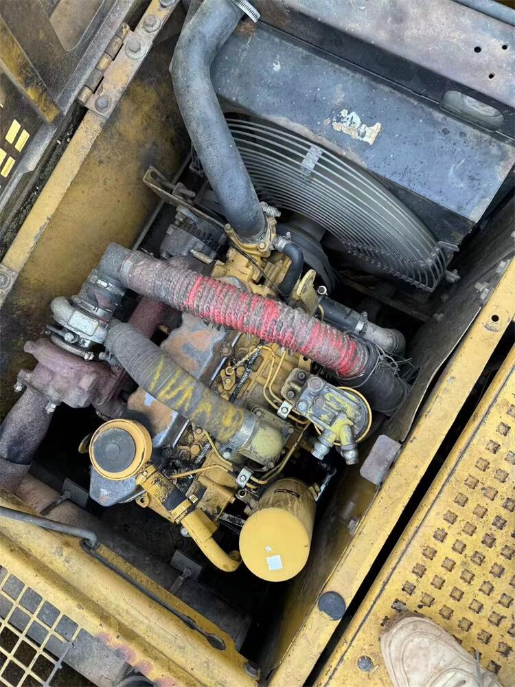 Cat 312 Excavator Crawler Chain Moving Type with Good Health and Durable Construction