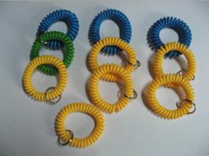 China Yellow blue coil key chain stretch spiral wrist keychain split ring from China factory factory