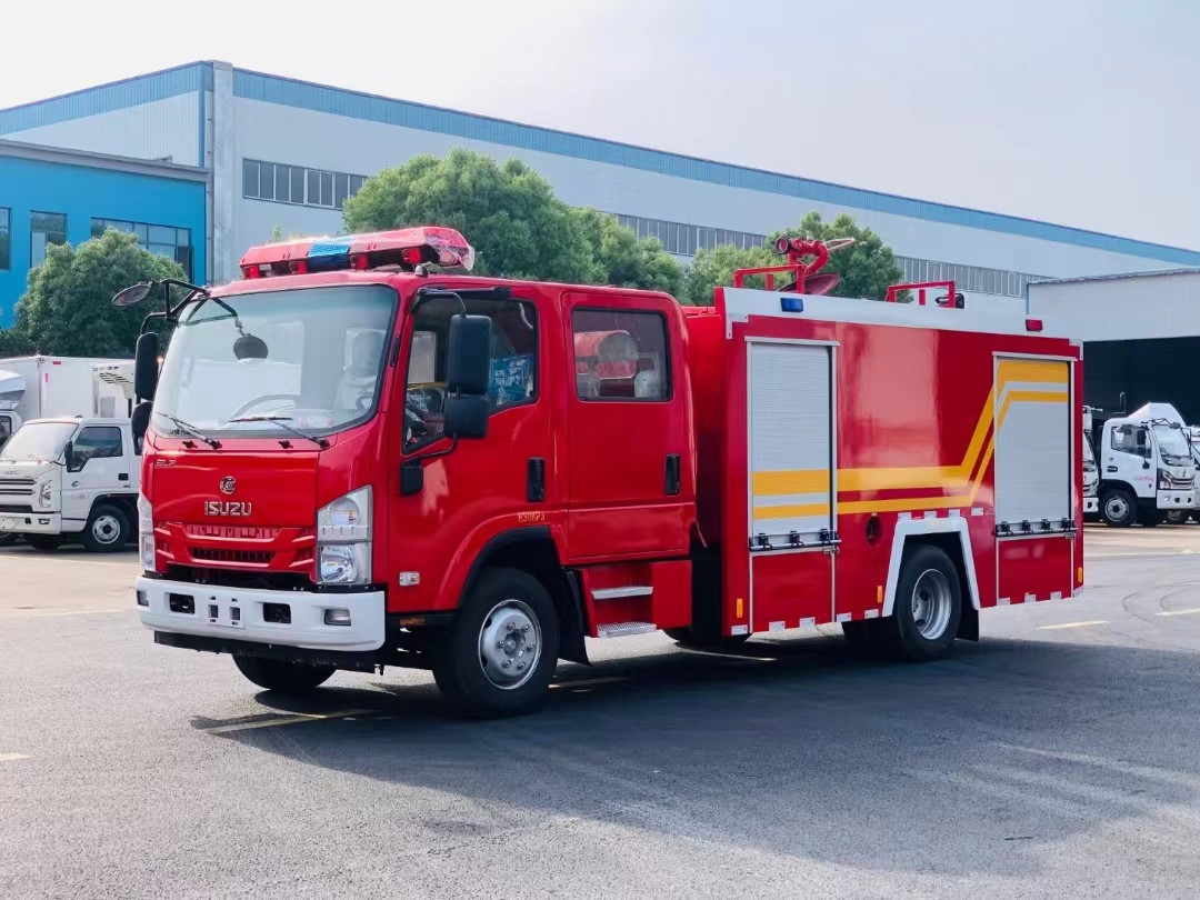 China ISUZU 700p 6 Wheeler 190HP Water Tender Rescue Fire Truck factory