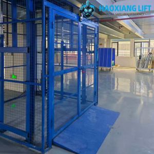 China Custom Industrial Indoor Hydraulic Freight Elevator – 2 Tons 6M Four-fold Door &amp; Diamond Mesh Guard factory