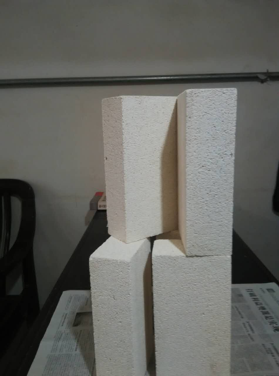Bulk Density of ≤0.5-1.3g/cm3 JM26 Mullite Insulating Brick for White Color Furnace Lining