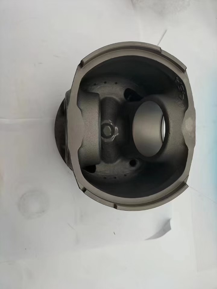 Engine Parts 3545958 Cummins QSK60 Engine Piston 4955326 4972551 3640796 Factory