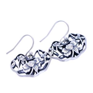 China Sterling Silver 925 Engraved Flowers Dangle Earring (XH042982W) factory