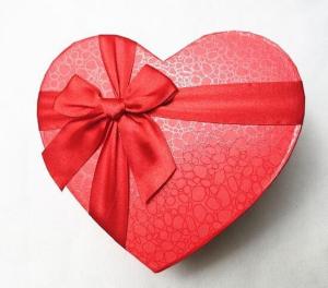 China 9 Grids Rigid Chocolate Box Heart Shape Red Color For Gift Packaging factory