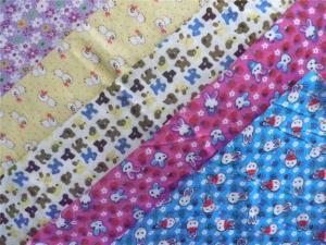 China Classic Style Floral Flannel Fabric Waterproof Cotton Flannel Laminated Cloth Diaper factory
