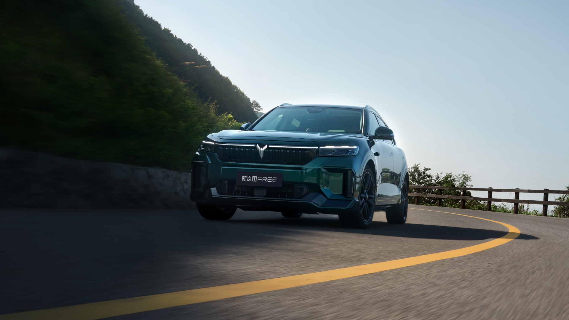 200Km/h Max Speed Electric Car Voyah Free 5-Seat SUV with Hybrid Technology and Body Structure