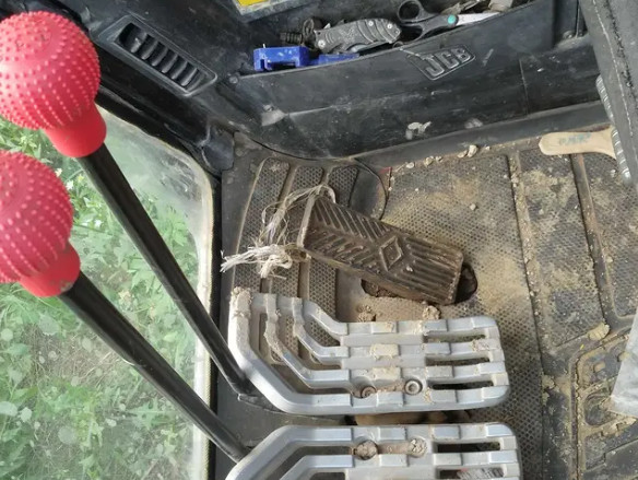 JCB JS220LC Second Hand Excavator Diesel Engine Euro II 129kw