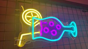 China Cocktail Mojito AC240V Neon Light Signs Hang Wall No Fragile Cuttable factory