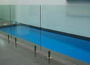 China Crystal Base Swimming Pool Fence Glass With Polished Edge factory