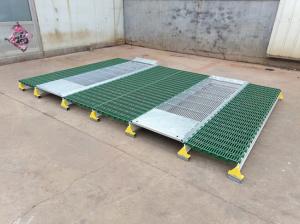 China OEM Clean Durable Steel Tri Bar Pig Farm Equipment factory