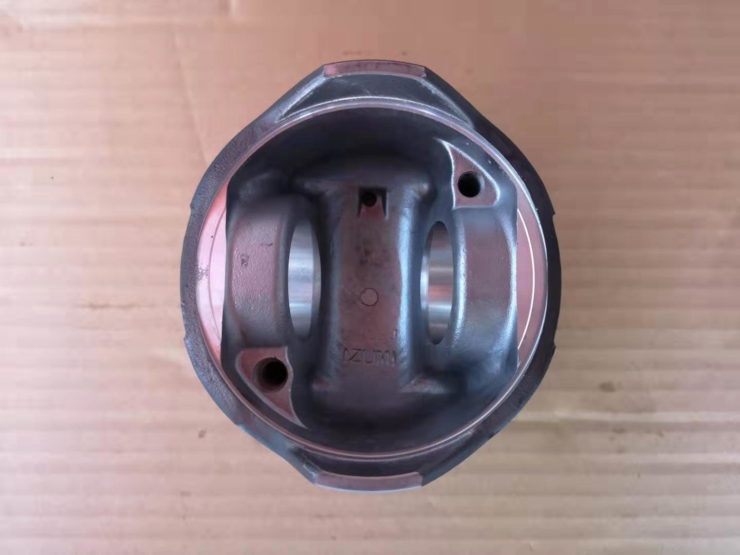 4HE1 Engine Piston 8972516960 NPR NQR Light Truck Skirt Graphite Layer Black Color Inside Oil Cooler