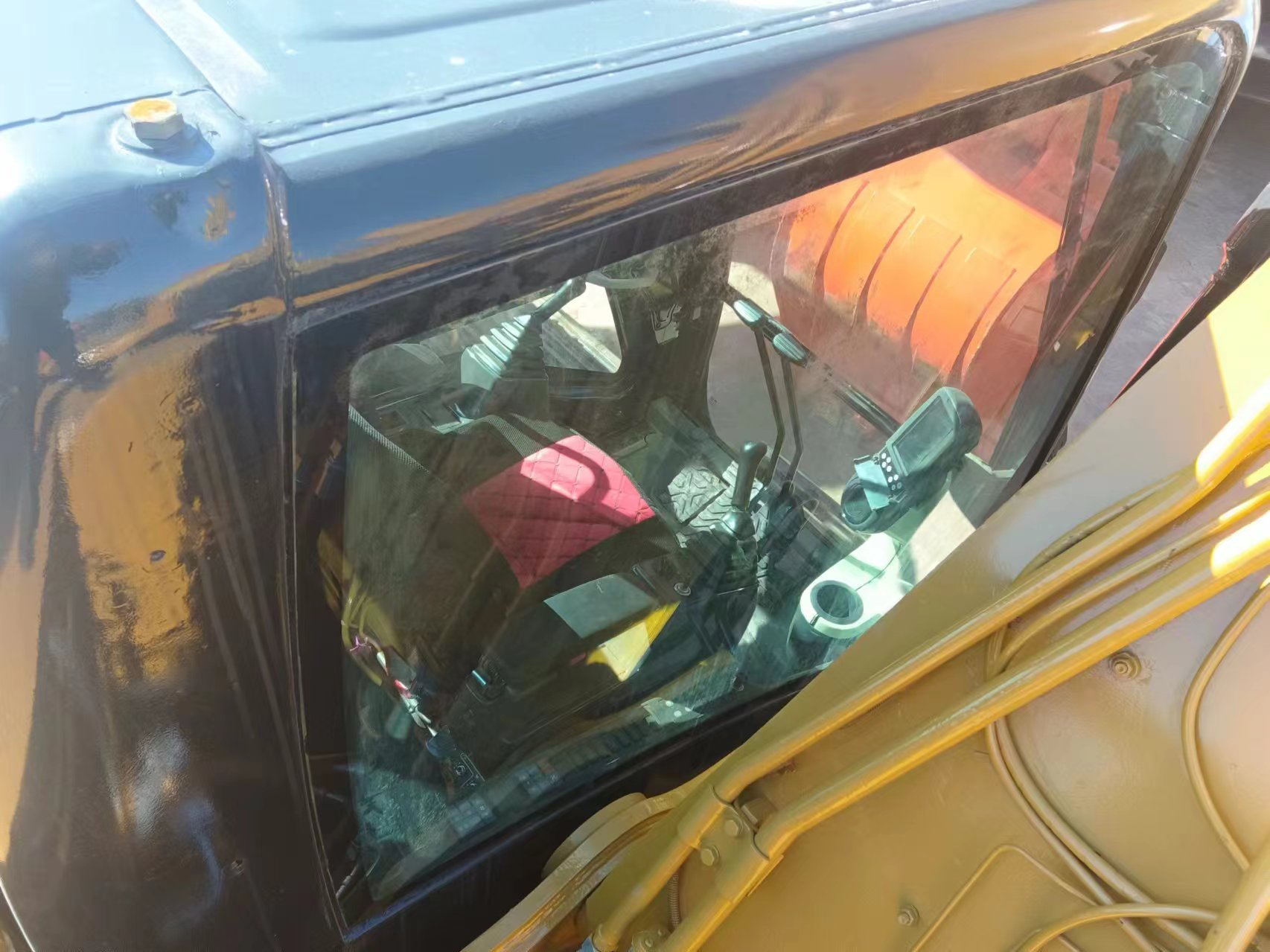 Second Hand Excavator CAT 320D2 112 kW Japan Origin in Excellent Condition for Sale