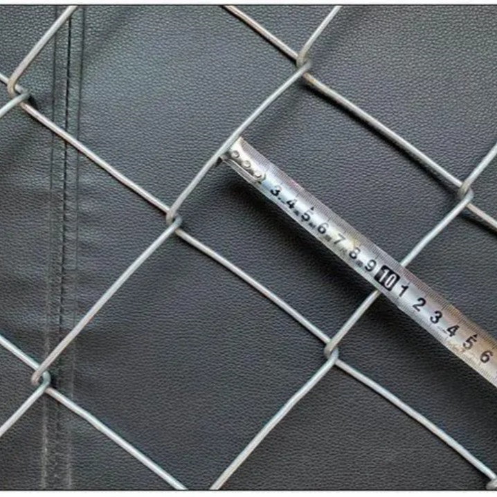 China 8 Gauge Galvanized Diamond Chain Link Fence Manual Operated Iron factory