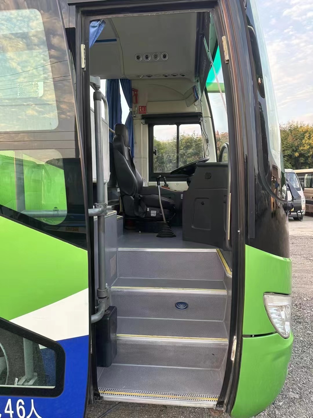 46-seat ZK6109 Tour Bus 2018 with 6-8L Engine Capacity Used and in Good Condition