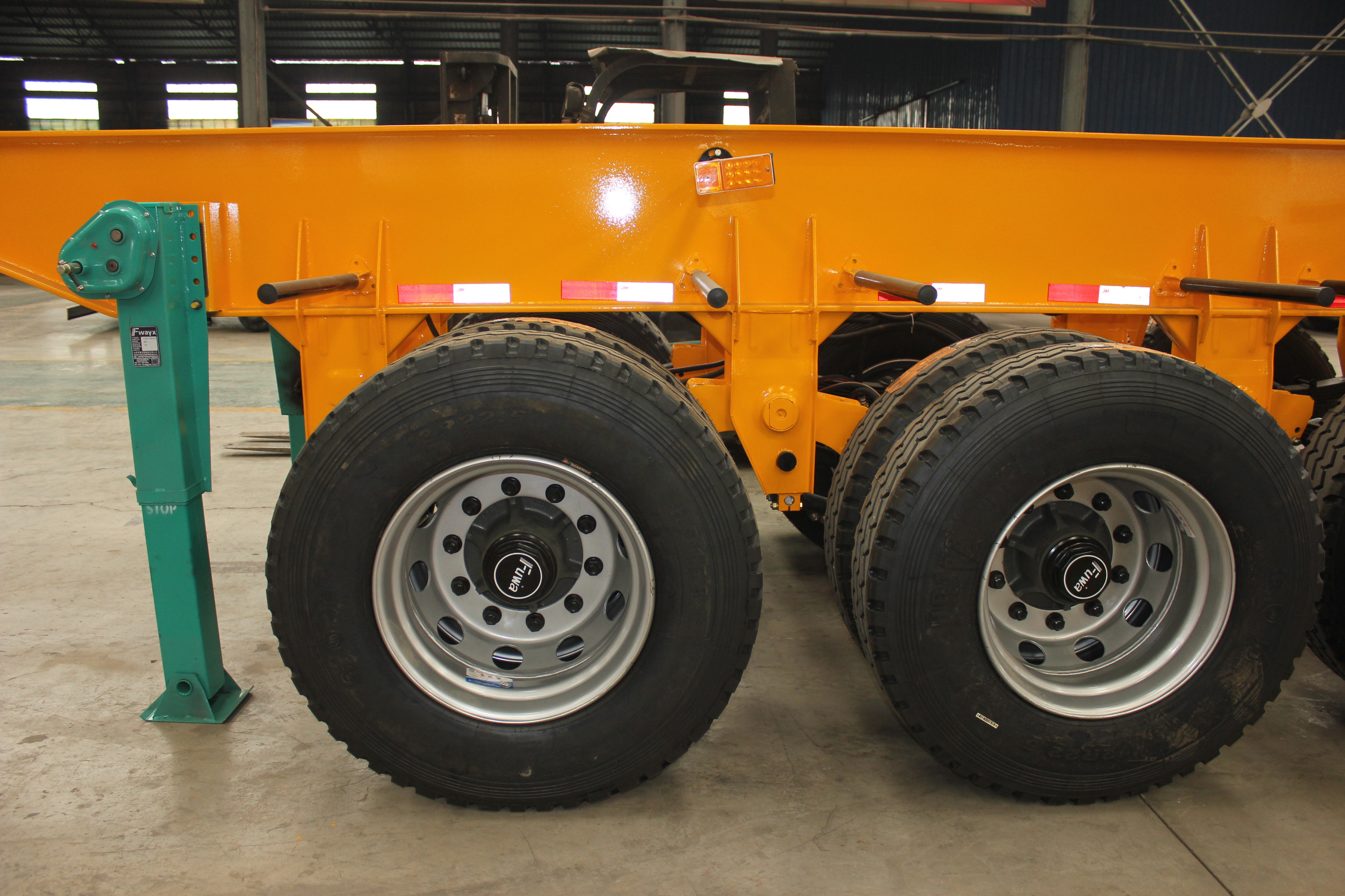 High Capacity 2 Axles 20 Feet Container Transportation Skeletal Semi Trailer for Loading 30 Tons