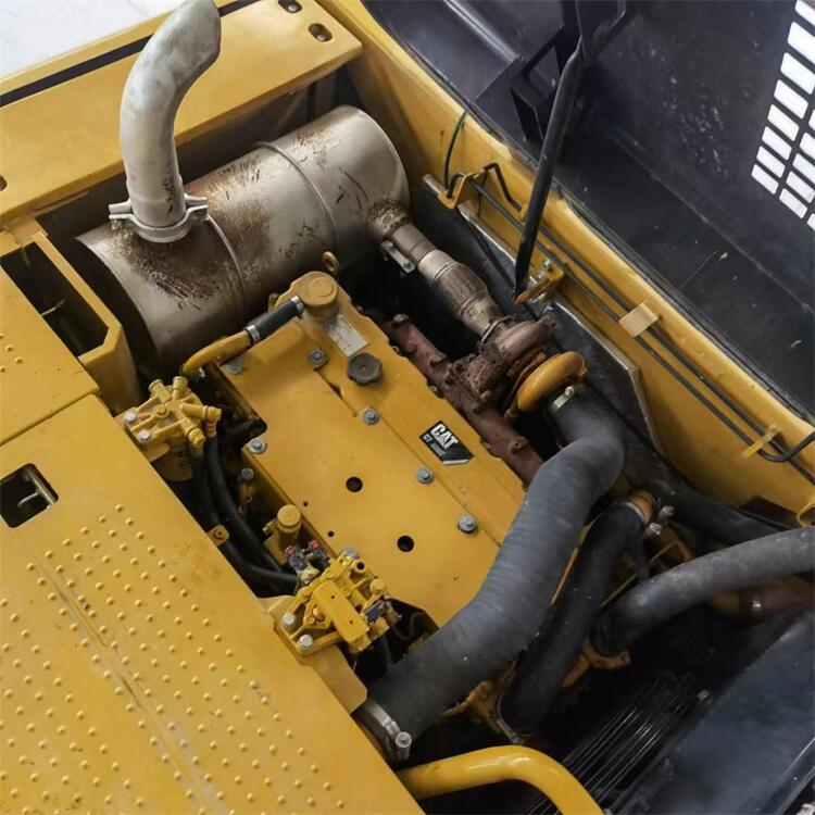 Good Health Japan Original Used CAT 320D2 Crawler Excavator Most Affordable in Japan