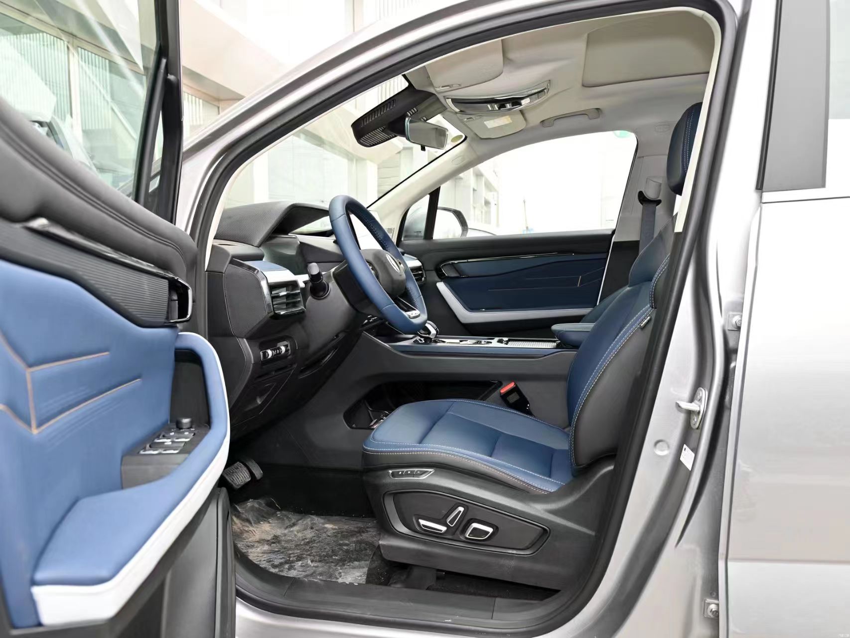 All 2024 LIVAN 9 Pure Electric Vehicles 5 Door 6 Seat Medium SUV CLTC 380/470km 204Ps 310Nm 150kW 0.5h Fast Charge Cars Wholesaler