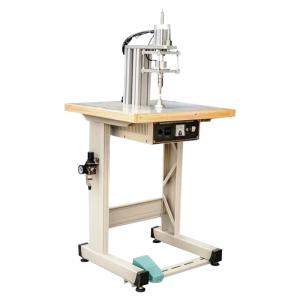 China Manual Control Ultrasonic Welding Equipment 35KHZ Frequency 500W factory