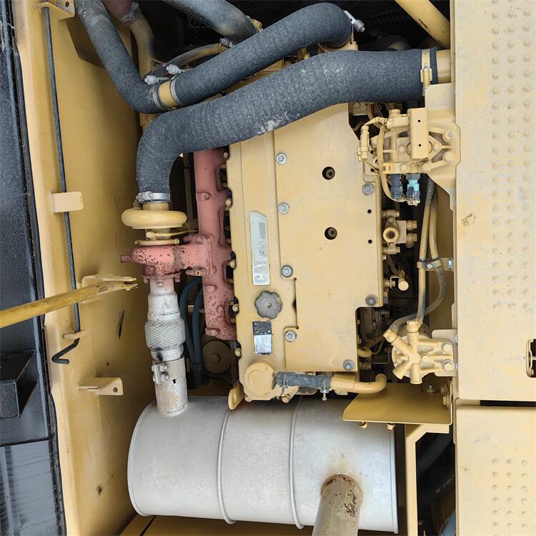 CAT 323 D2L Excavator with Excellent Performance Moving Type Crawler Chain Engine CAT
