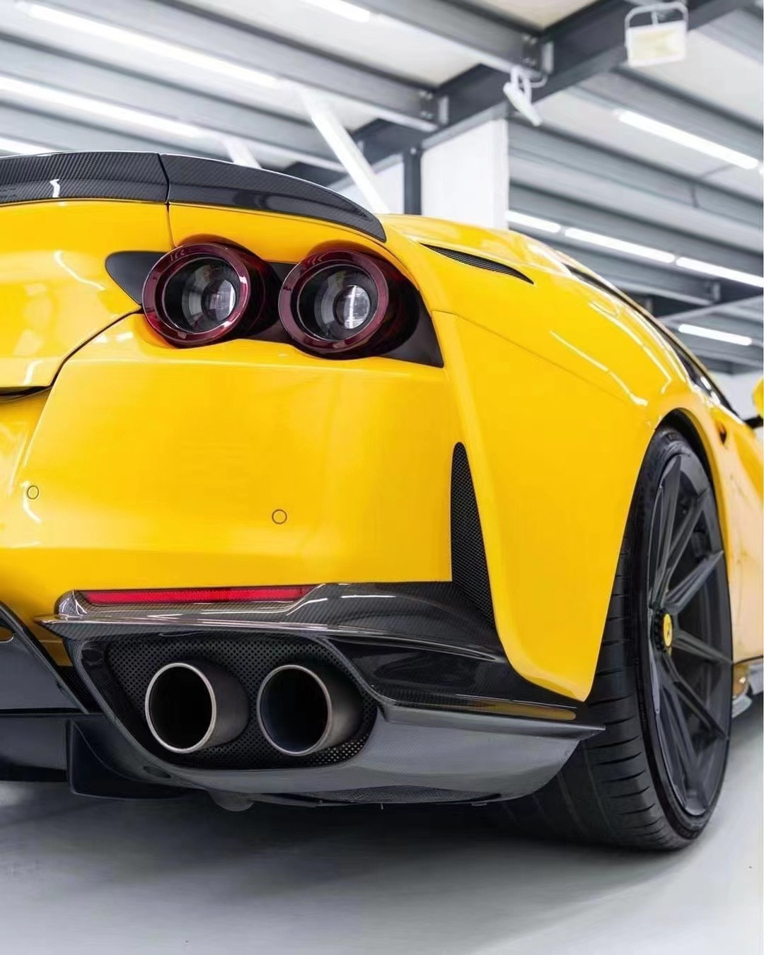 Dry Carbon Fiber for Ferrari 812 Carbon Fiber Body Kit 812 Upgraded Nivic Style Front Lip Diffuser Spoiler Hood